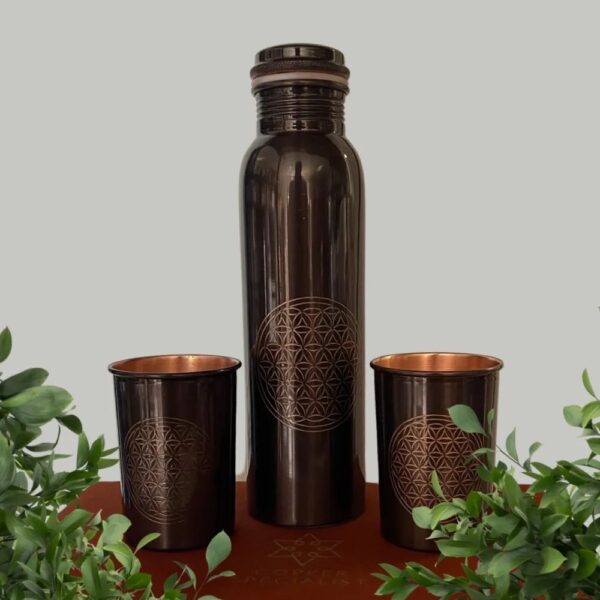 Puur koperen set van fles Flower of Life Antique fles 950 ml plus 2 bekers 300 ml (in fluwelen cadeaudoos) Ayurveda Specialist